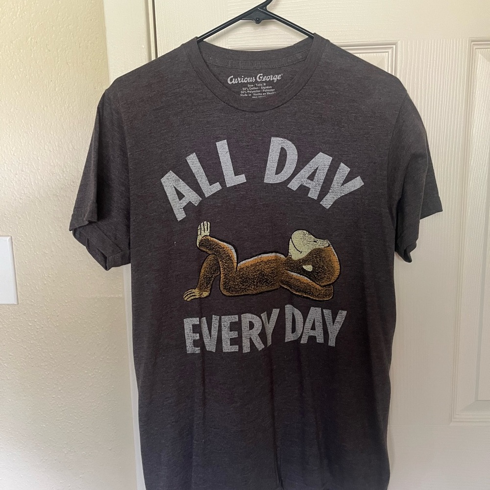 Pre owned used Curious George Brown Graphic Men T-Shirt  50 cotton 50 polyester